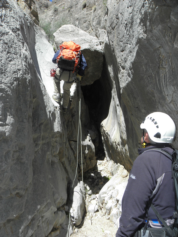 50-Ed_rappeling_as_seen_from_bottom