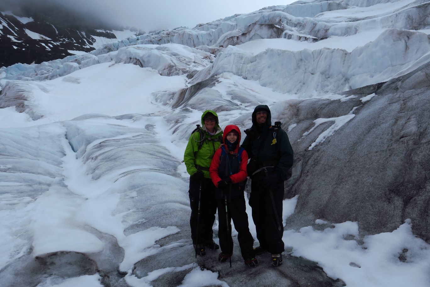 081-family_at_ice_falls-having_a_great_time